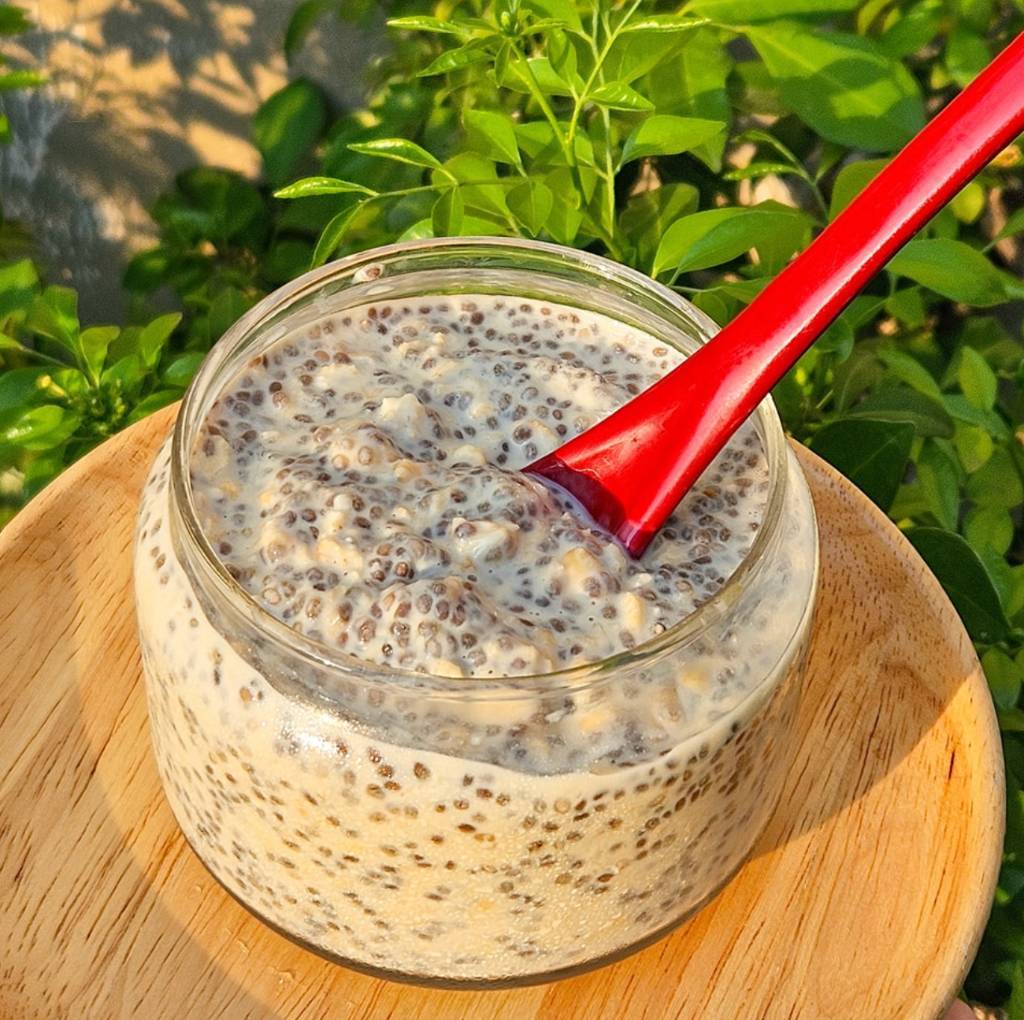 Overnight Oats with Chia Seeds
