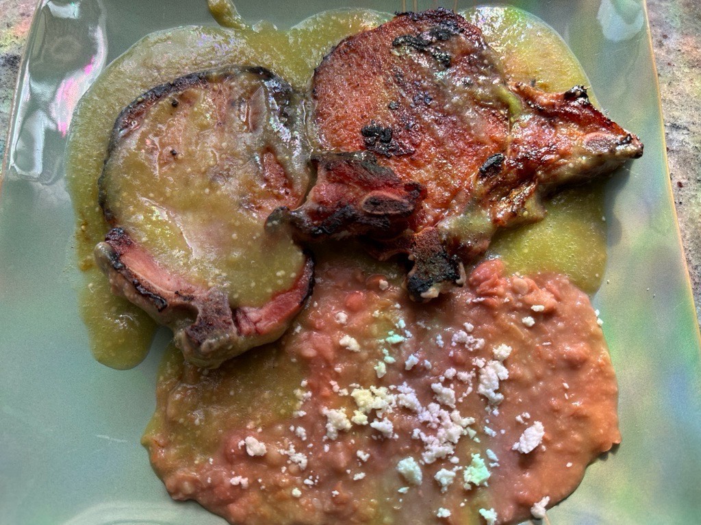 Chuletas ahumadas en salsa verde 